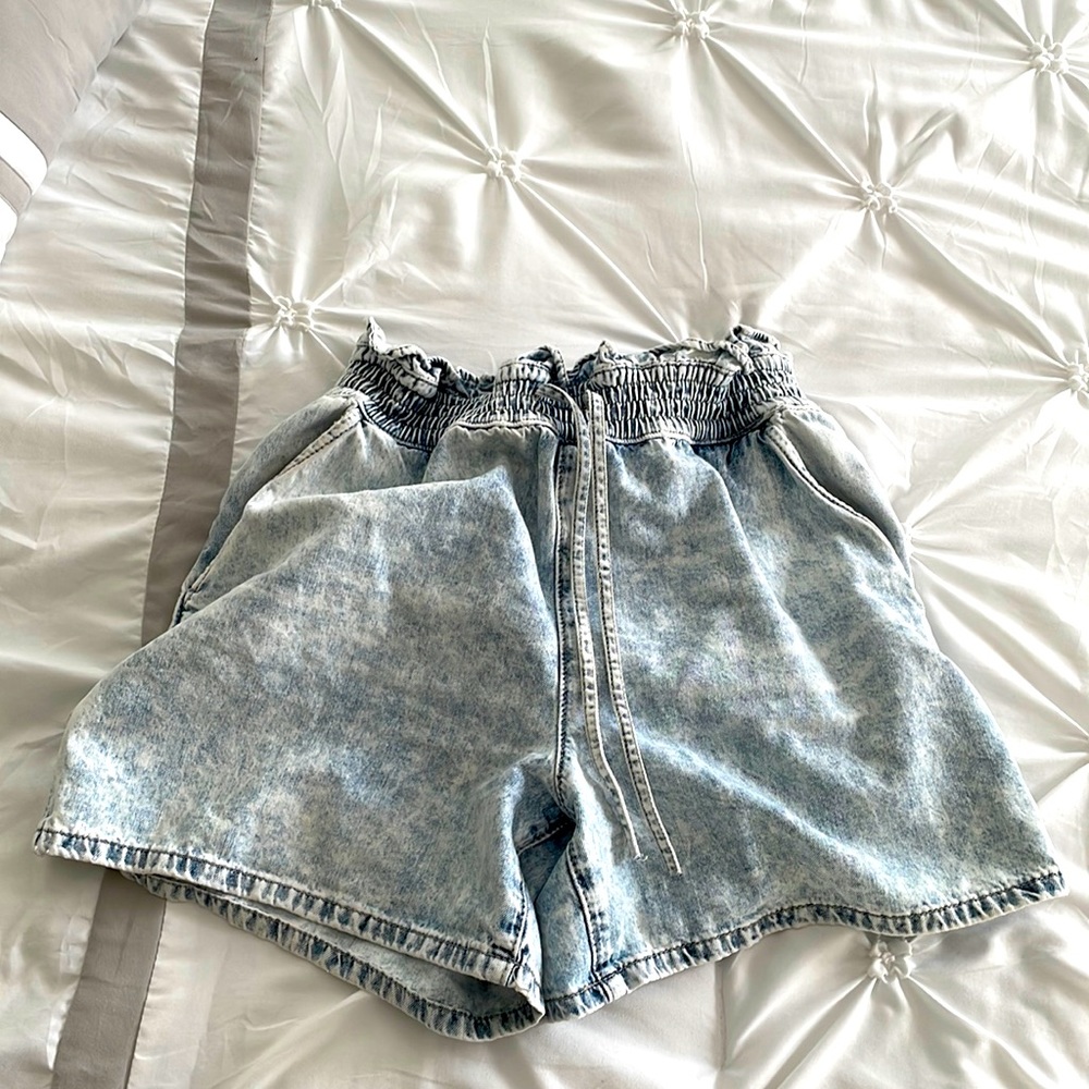 Size L shorts